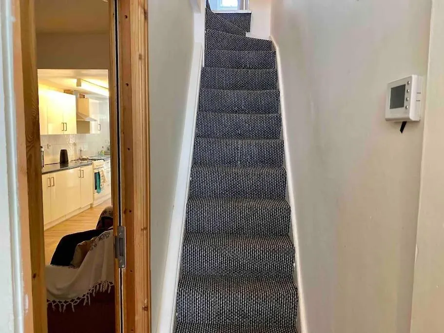 Swansea City Centre - 4 Bed Townhouse 0*,  United Kingdom