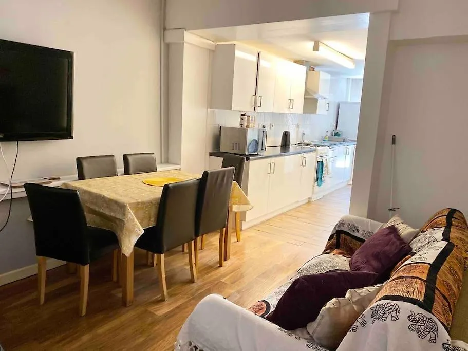Swansea City Centre - 4 Bed Townhouse Holiday home