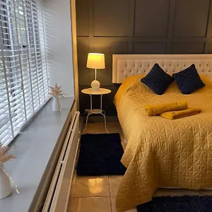 Spacious 1 Bed Located On A Gower Sheep Farm Holiday home