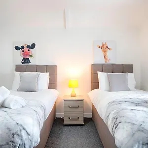Parking, Smart Tv's In Rooms, Location Holiday home